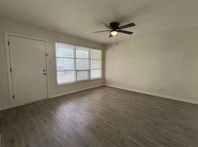 Building Photo - Newly Updated 3 Bedroom, 1 bath home!