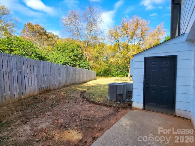 Building Photo - 315 Hamilton Dr NE