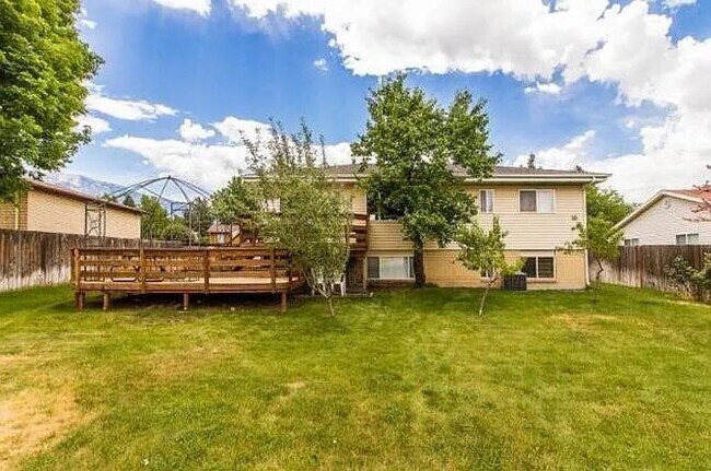 Building Photo - 1207 E Gaylene Cir