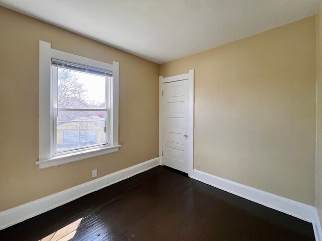 Building Photo - 3 Bedroom House