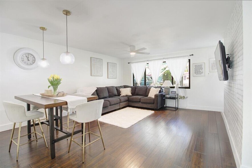 Building Photo - 9428 SW 51st Ct