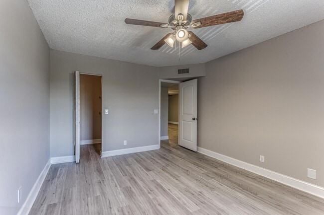 Building Photo - 240 SE 10th St