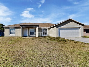 Building Photo - 581 NW Goldcoast Ave