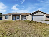 Building Photo - 581 NW Goldcoast Ave