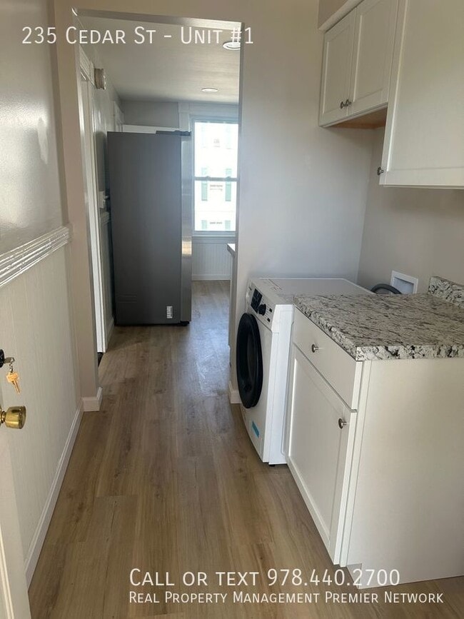 Building Photo - 235 Cedar St