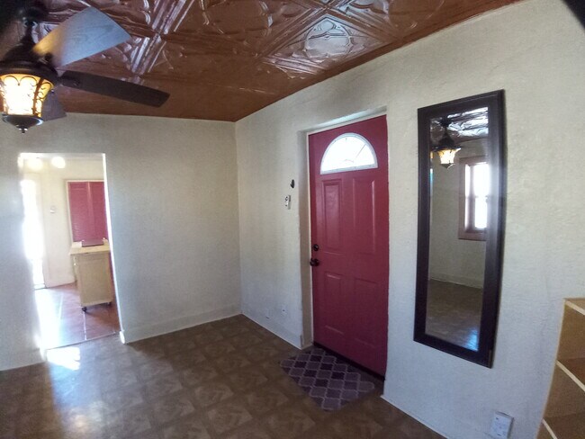 Building Photo - 1506 Edith Blvd NE