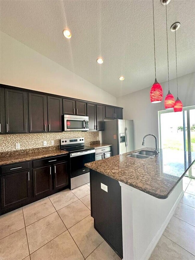 Building Photo - 102 Aurelia Ct