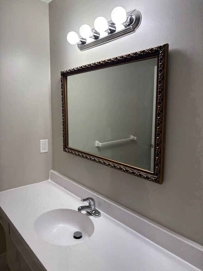 Building Photo - 311 Hawthorne Ct