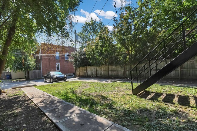 Building Photo - 1508 Summit St