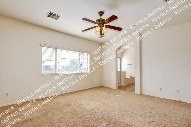 Building Photo - 935 E Blue Spruce Ln