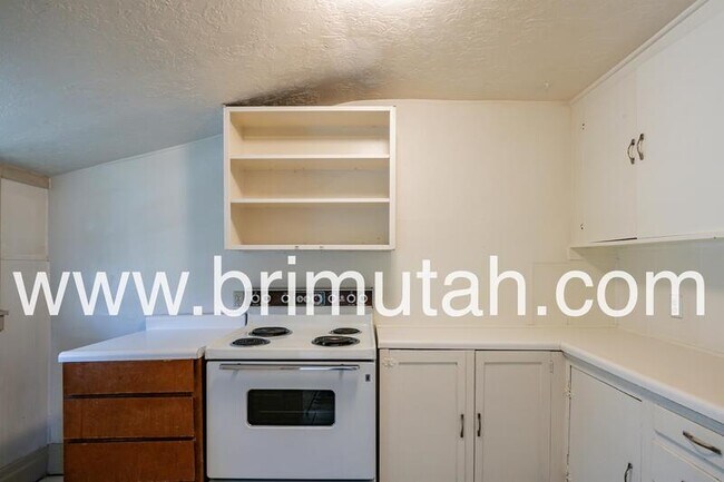 Building Photo - 368 S University St