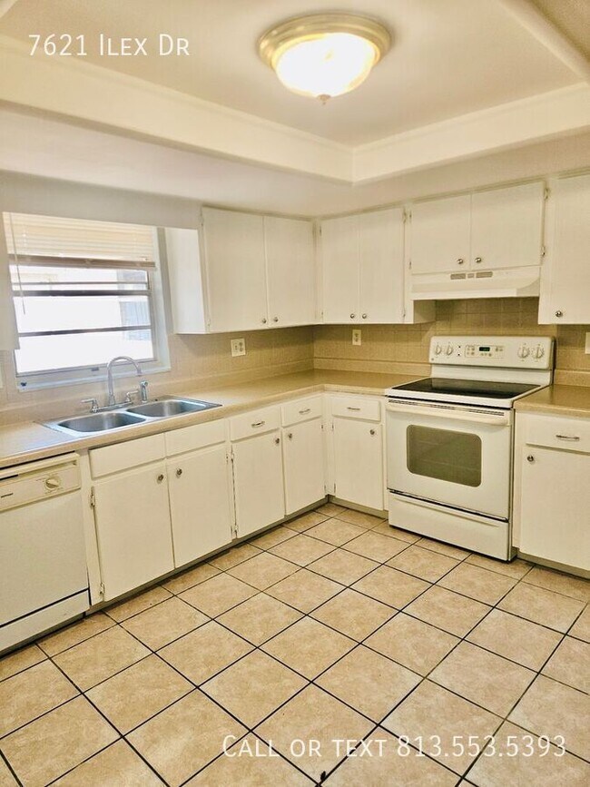 Building Photo - 7621 Ilex Dr