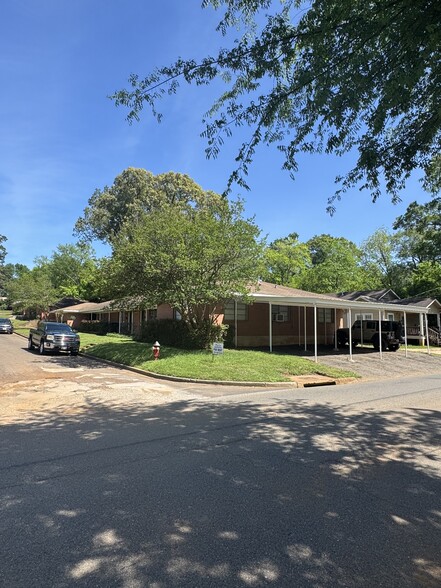 Building Photo - 219 Mitchell St