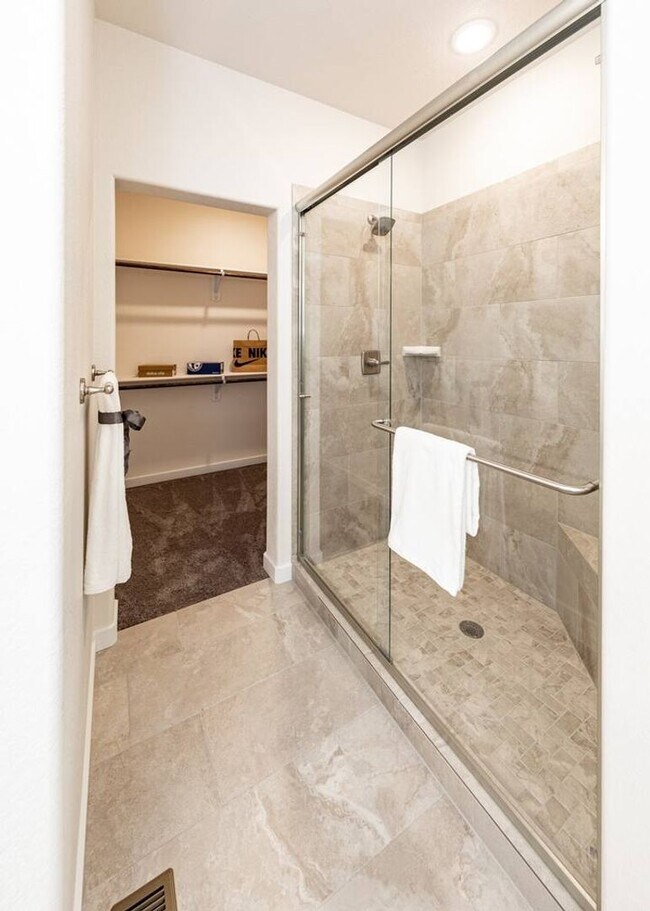 Building Photo - FULLY FURNISHED 3 Bed Luxury End Unit Townhome backs to Nature