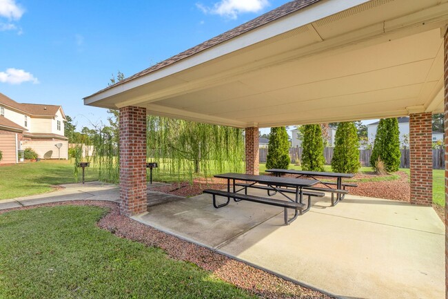 Building Photo - Furnished Townhome – All Inclusive | Gated...