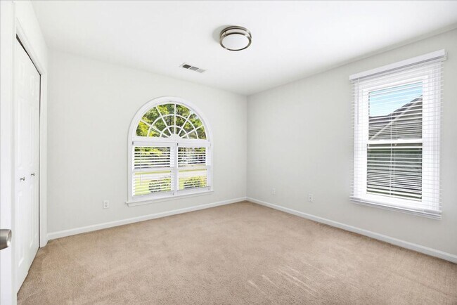 Building Photo - 326 Saybrook Crossing