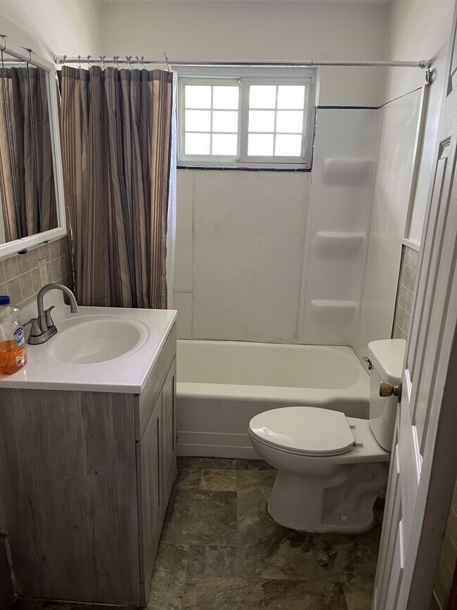 Building Photo - 1603 Durand St