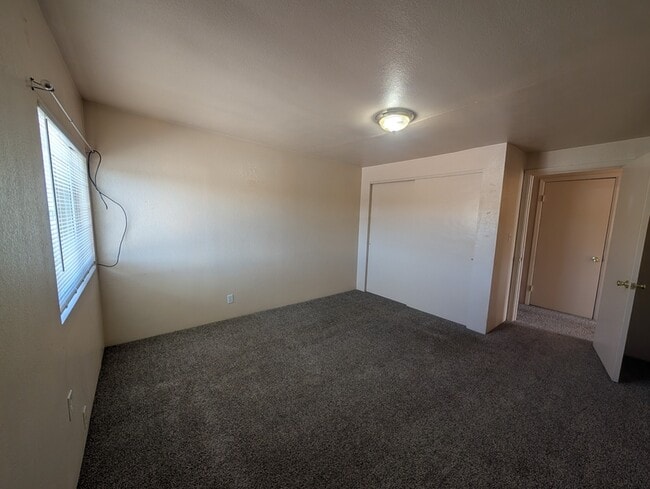 Building Photo - 133 NE Main St