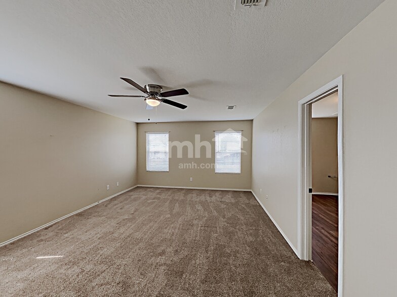 Building Photo - 148 Hinge Chase