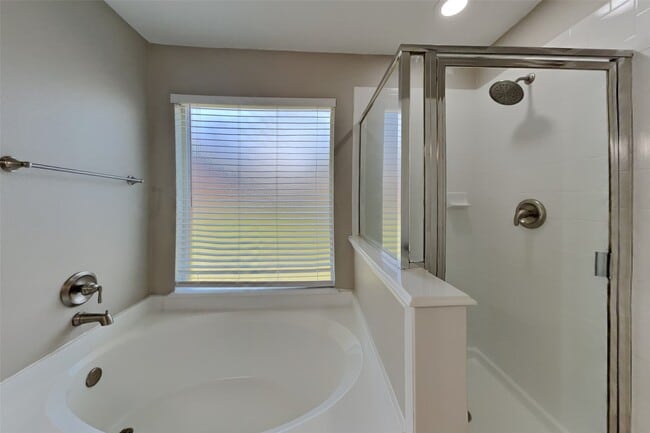 Building Photo - 10202 Dr Peridot Cove