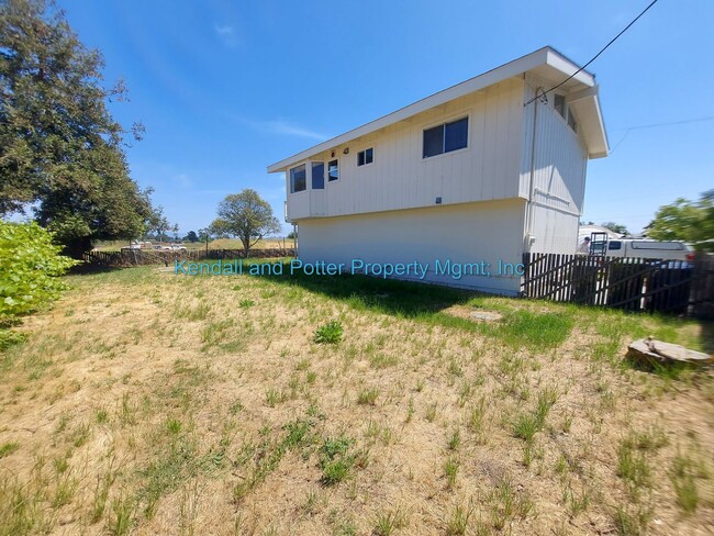 Building Photo - East Lake Ranch, LLC