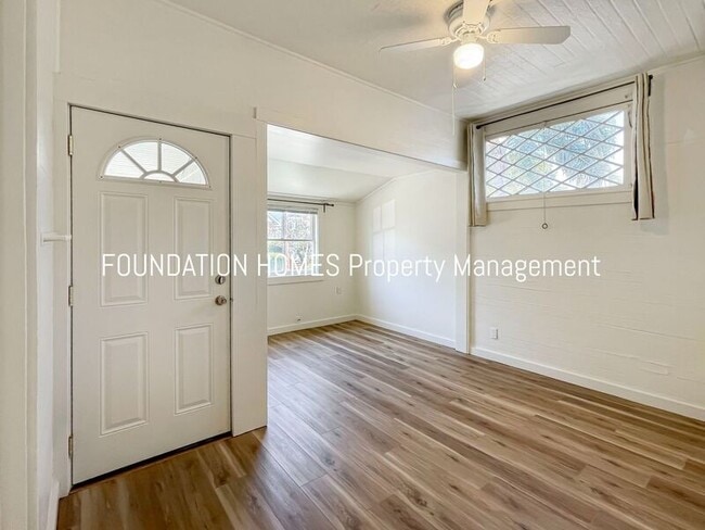 Building Photo - 104a Palm Ave