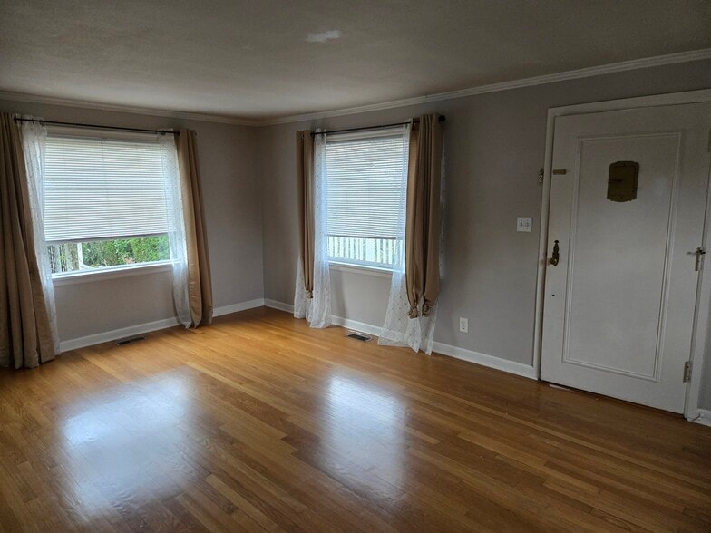 Building Photo - 1726 Hoyt Ave