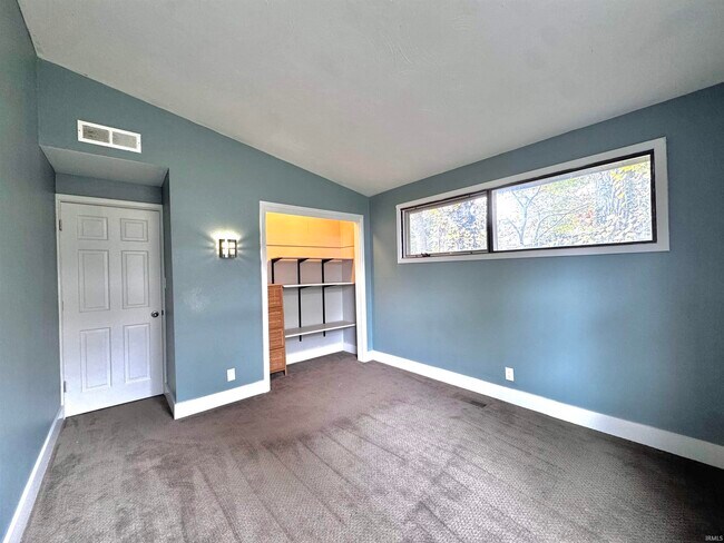 Building Photo - 7102 Woodhue Ln