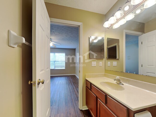 Building Photo - 1015 Meadowsweet Dr