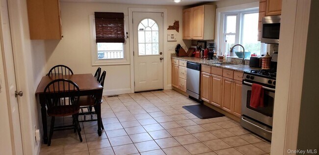 Building Photo - 55 S Hill Rd