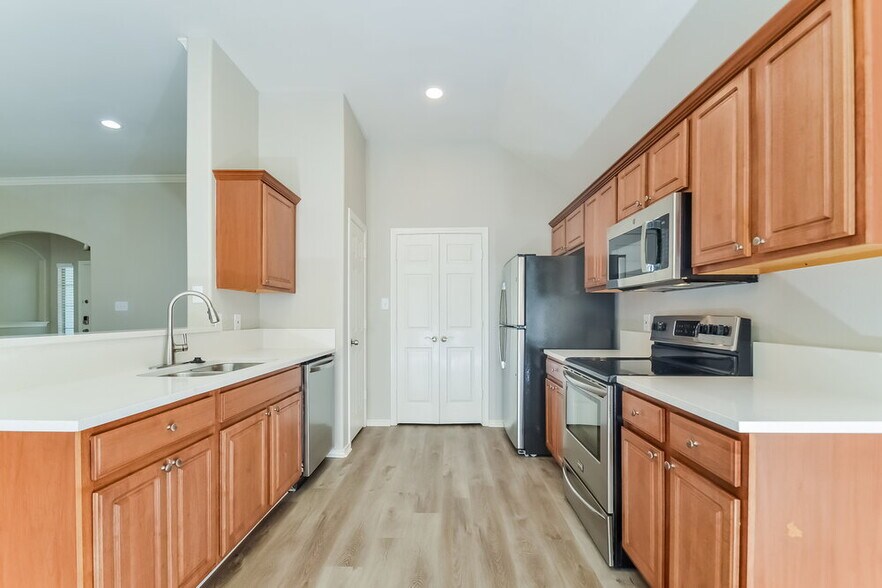 Building Photo - 109 Magnolia St