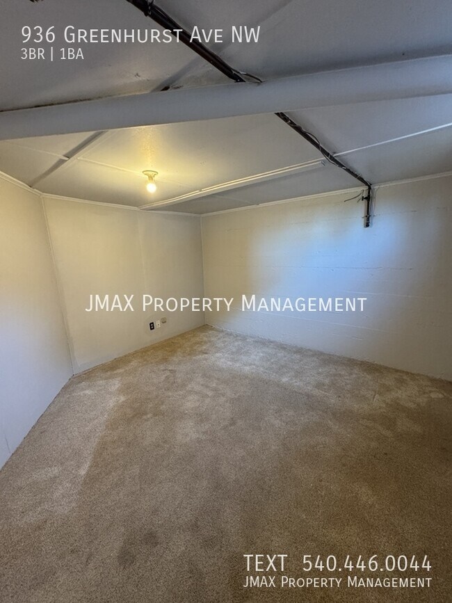 Building Photo - 936 Greenhurst Ave NW