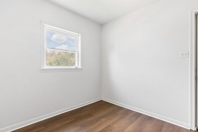 Building Photo - 422 Longwood Ave