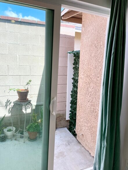 Building Photo - 19934 Saticoy St