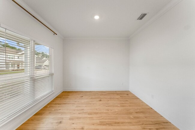 Building Photo - 115 Piper Cv