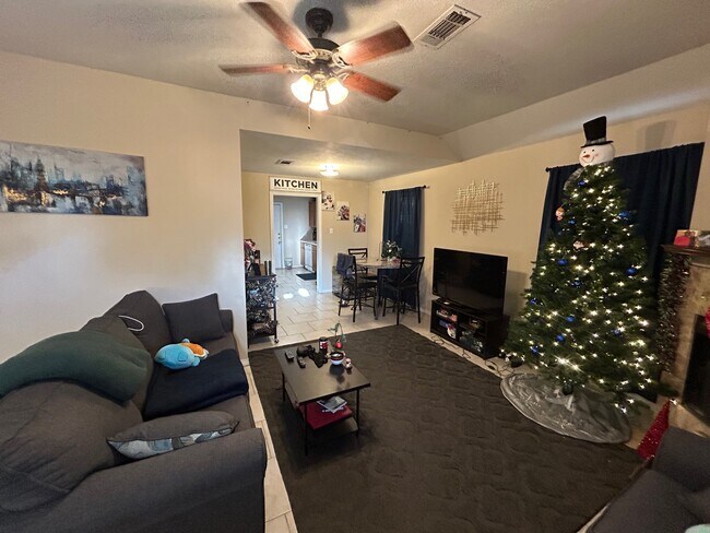 Building Photo - 815 Ave A