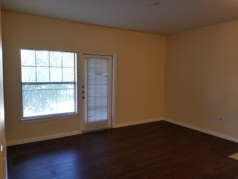 Building Photo - 2320 Gracy Farms Ln