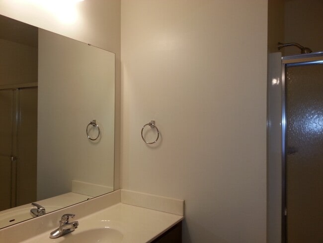 Building Photo - Executive Rental 2 Bedroom 2 Bath 2 Car Garage Duplex