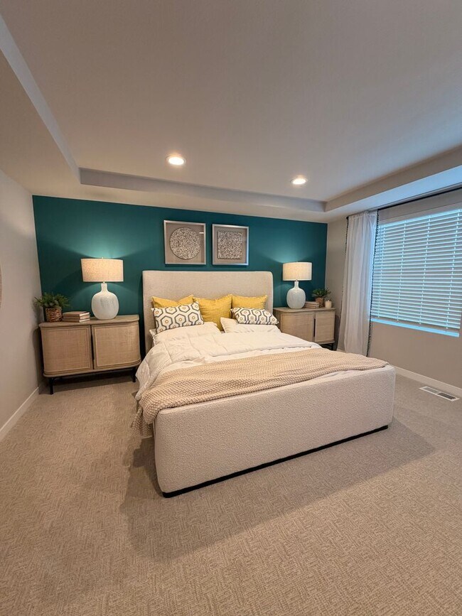 Building Photo - Model home! 4-bed 3-Bath Home on Moon MTN!