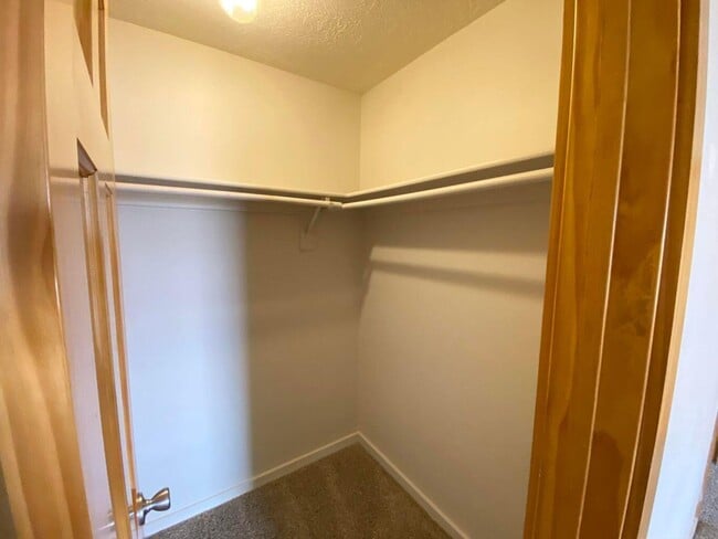 Building Photo - 910 11th Ave NW