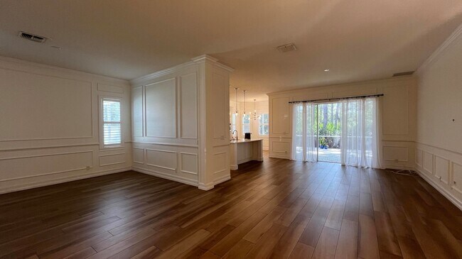 Building Photo - 104 NW Pleasant Grove Way