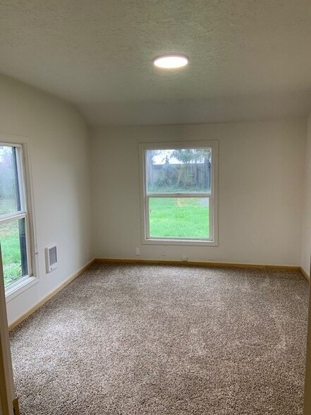 Primary Bedroom - 3335 Coburg Rd