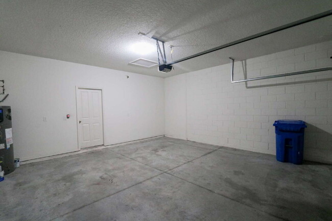Building Photo - Stunning 3-Bedroom Retreat with 2 Full Bat...