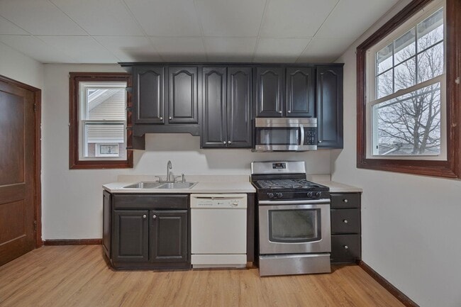 Building Photo - West Price Hill - Charming 3 bedroom 1 bath