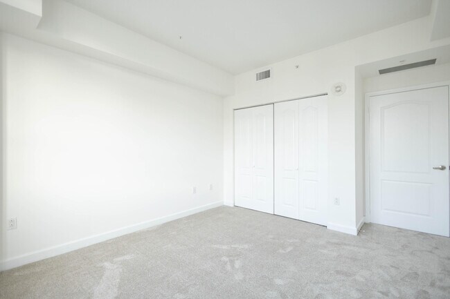 Building Photo - 410 Evernia St