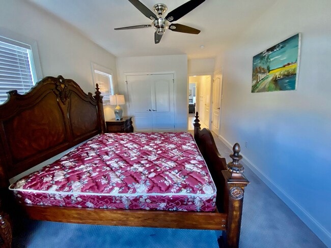Building Photo - SIENA Place/PACKER PARK CORNER 4 Bedroom/2...