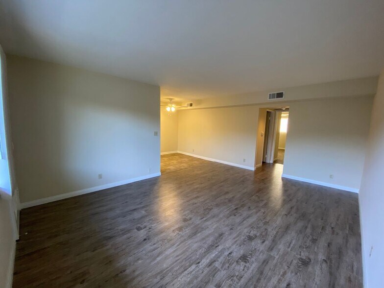 Building Photo - 211 W Verdugo Ave