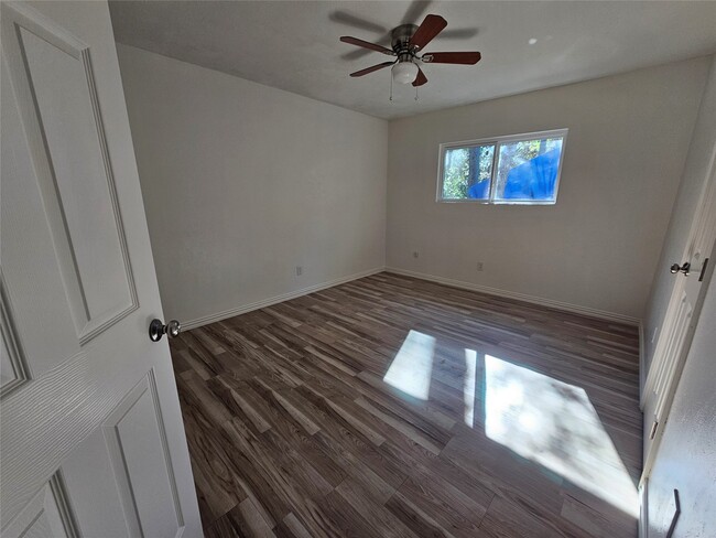 Building Photo - 105 E Wavy Oak Cir