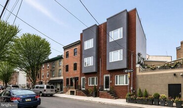 Building Photo - 1456 E Columbia Ave