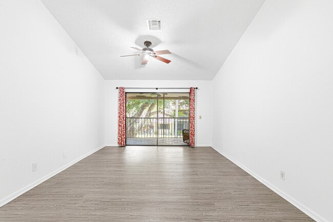Building Photo - 5530 Coach House Cir